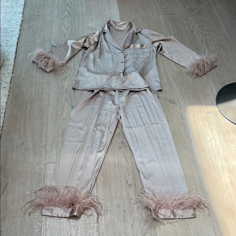 Bon Viviann Feather Trim Pajama Set in Truffle - size M